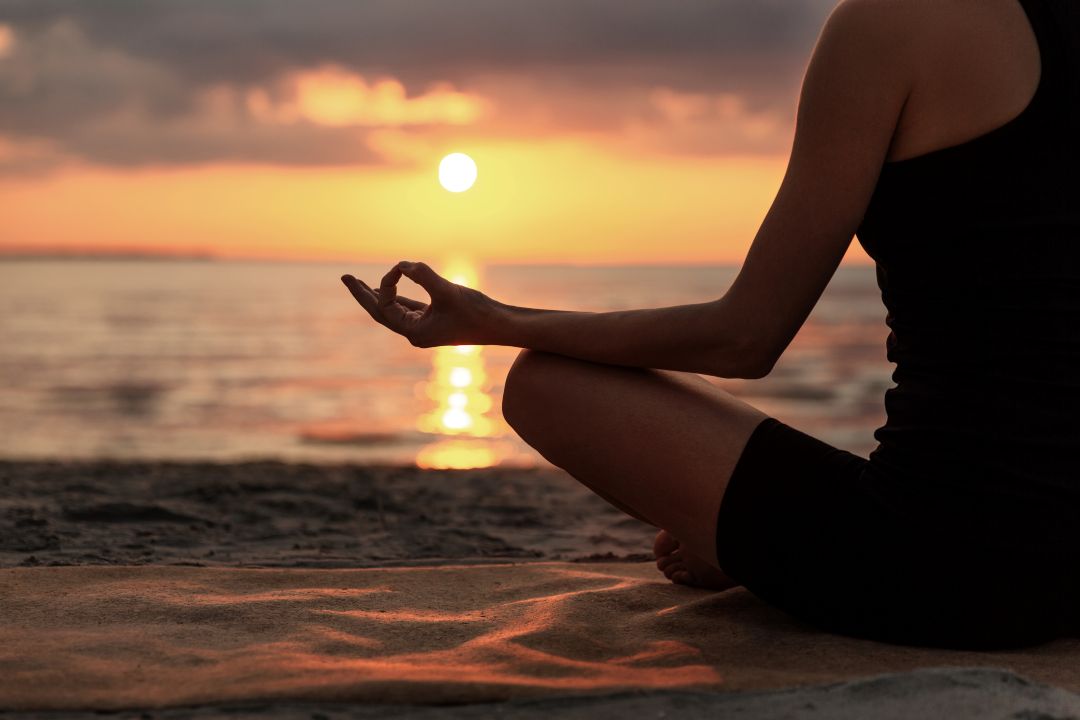 /Unpack-your-Mind-beach-meditation-social-media.jpg